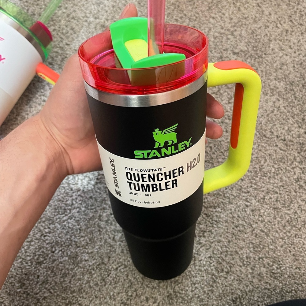 Stanley 30 oz black neon | The Flowstate Quencher H2.O Tumbler